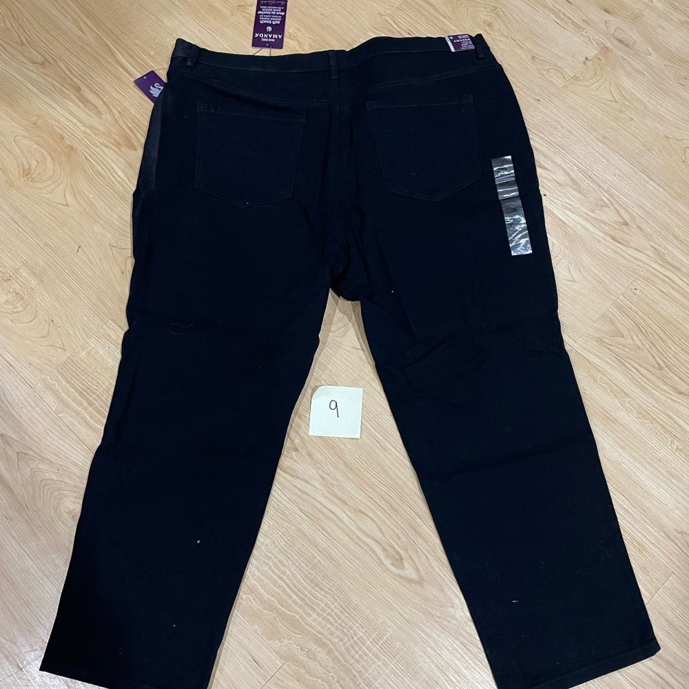 Brand New With Tags:  Gloria Vanderbilt Jeans:  Black  Size 22W short/Petite